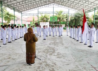 Kepala Madrasah Kukuhkan Paskibra MAN Asahan Tahun 2025