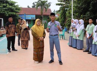 Kamad Beri Medali Penghargaan Peserta Didik Berprestasi, Semangat Untuk Terus Berkembang