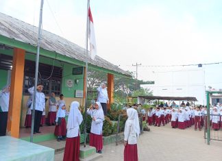 Tingkatkan Karakter Siswa, Guru MIN 5 Asahan Sampaikan Amanat Mendalam tentang Adab dalam Upacara Bendera