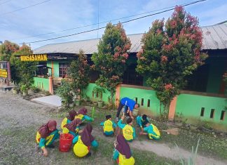 Kebersamaan Melukis Keindahan: Siswa Kelas 5A dan 5B MIN 5 Asahan Dipimpin Guru Kompakkan Gotong Royong