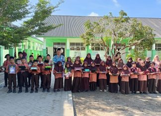 Penerimaan Rapor Semester Dilaksanakan di Lapangan MIN 7 Asahan, Berlangsung Tertib dan Khidmat