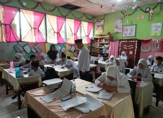 Kepala MIN 10 Asahan Turun Langsung Pantau Pelaksanaan Ujian Hari Kedua Sistem Paper Based
