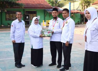 Kepala MAN Asahan Serahkan Hadiah Kejuaraan Petanque Antar Guru Tahun 2026