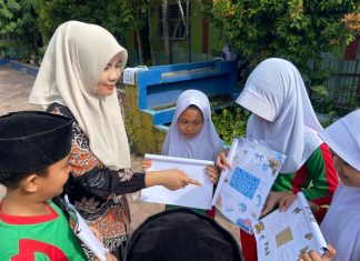 Siswa Kelas VA MIN 10 Asahan Kreatif Membuat Ragam Hias dengan Mind Map