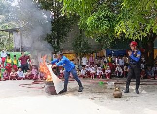 Edukasi Tanggap Darurat Sejak Dini: Damkar Asahan Gelar Simulasi Penanggulangan Kebakaran di MIN 1 Asahan
