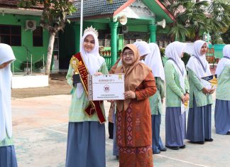 Kepala MAN Asahan Berikan Apresiasi kepada Murid Berprestasi di Berbagai Bidang