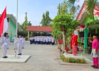 Kasi Penmad Jadi Pembina Upacara HUT RI ke-81 di MTsN 1 Asahan, Sampaikan Pesan Keluhuran Akhlak dan Penguasaan Teknologi
