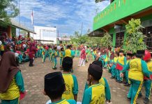 Puncak Semarak Kemerdekaan di MIN 5 Asahan: Pecahnya Tawa di Lomba Joget Balon Kelas 5 dan Sengitnya Estafet Sarung Kelas 6